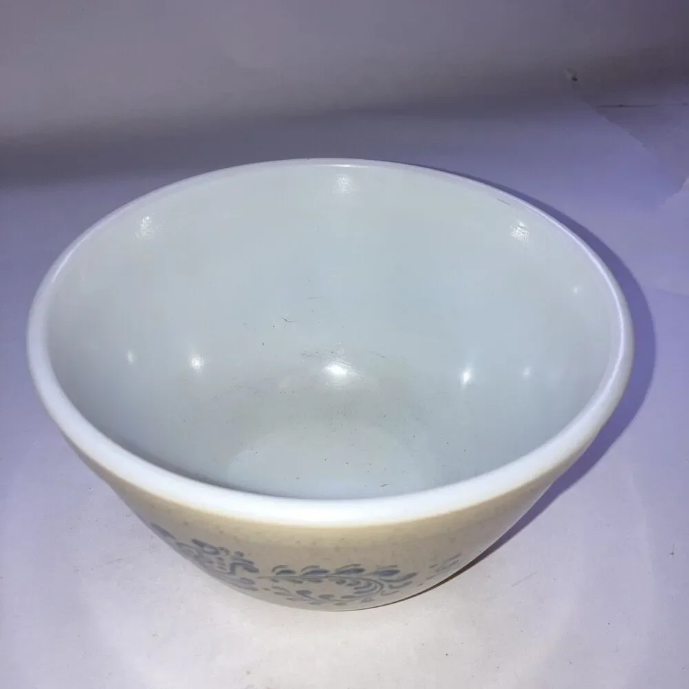 Vintage 70s Pyrex Homestead #401 Mixing Bowl 6in - 1.5 pt Tan w/ Blue Speckle